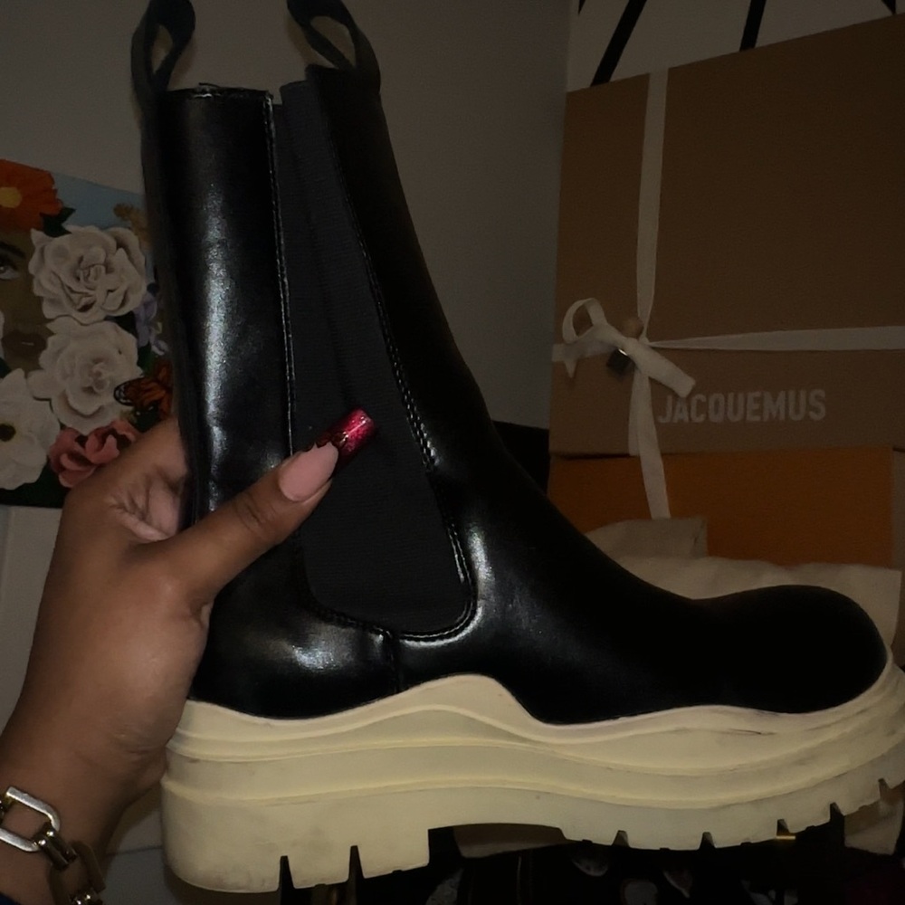 Tire boots